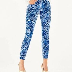 Lilly Pulitzer South Ocean  Crop Skinny Pants. EUC Blue White Jean Retails $178